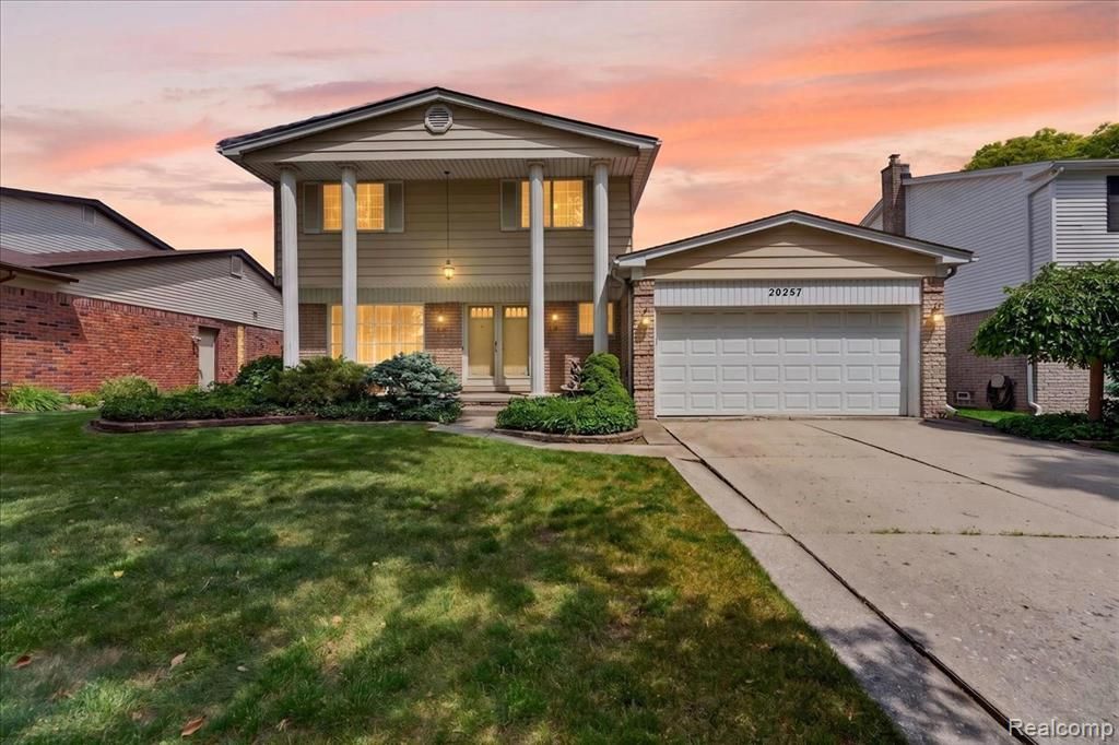 20257 Coachwood Road W, Riverview, MI 48193 Main Photo