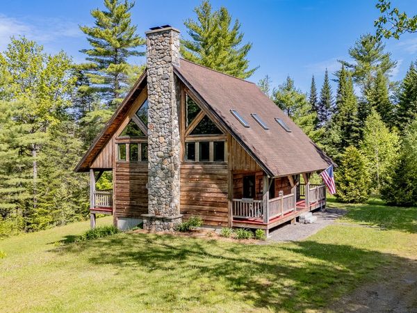 131 Gales Road , Abbot, ME 04406