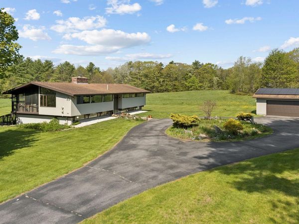 98 Field Road, Falmouth, ME 04105