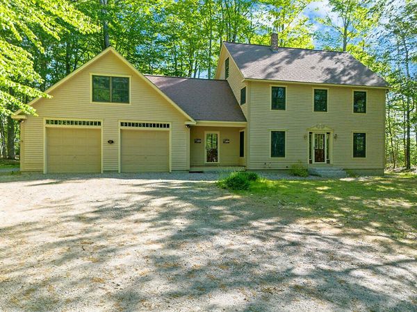 87 Memorial Drive , Winthrop, ME 04364