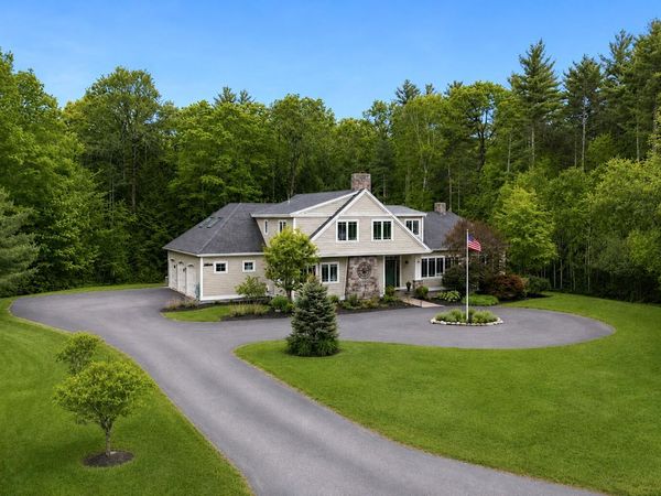 18 Paddock Way, Falmouth, ME 04105