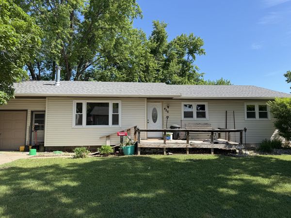  426 E 13th Ave, Mitchell, SD 57301