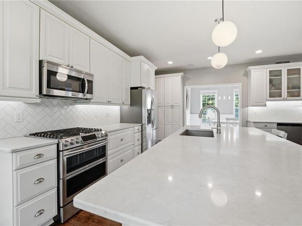 5210 W 157th Terrace, Overland Park, KS 66224