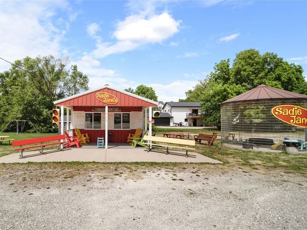 503 & 507 S Main Street, New Sharon, IA 50207