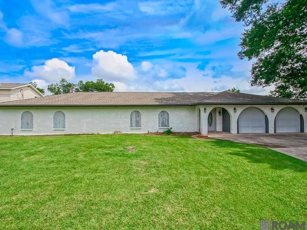 504 Walnut St, Laplace, LA 70068