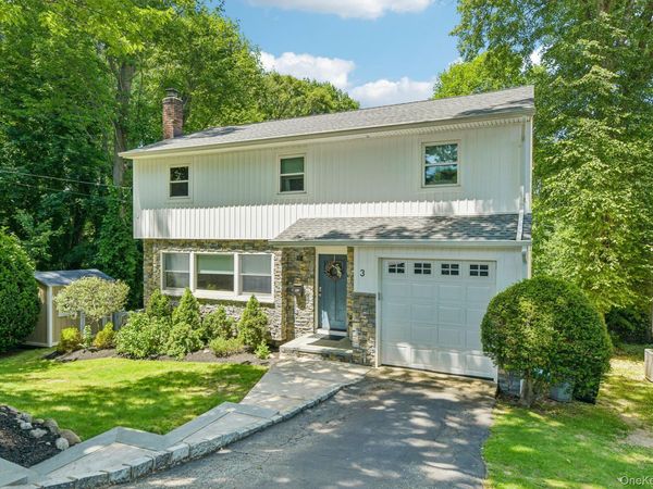 3 Walnut Place, Huntington, NY 11743