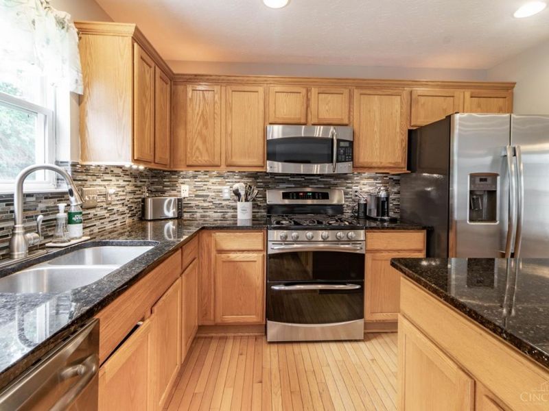 6048 Weber Oaks Drive, Miami Twp, OH 45140 Photo 12