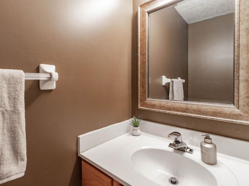 6048 Weber Oaks Drive, Miami Twp, OH 45140 Photo 14