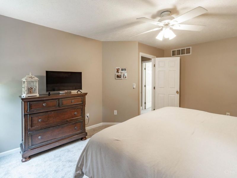 6048 Weber Oaks Drive, Miami Twp, OH 45140 Photo 21