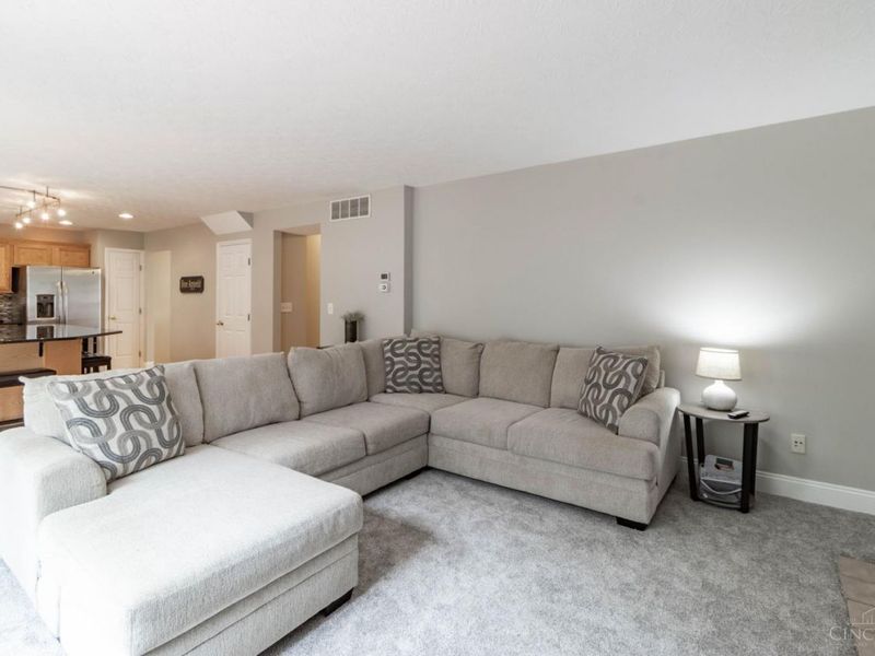 6048 Weber Oaks Drive, Miami Twp, OH 45140 Photo 9