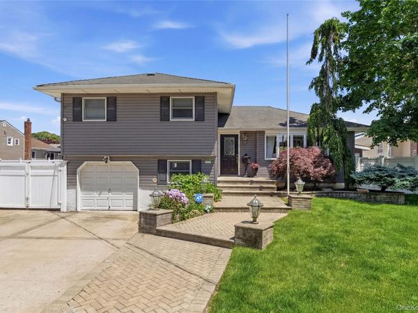 453 2nd Avenue , Massapequa Park, NY 11762