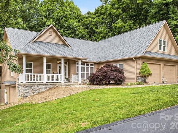 3121 Cove Loop Road, Hendersonville, NC 28739