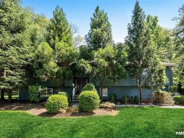 300 Lake Shore Drive, HAWORTH, NJ 07641