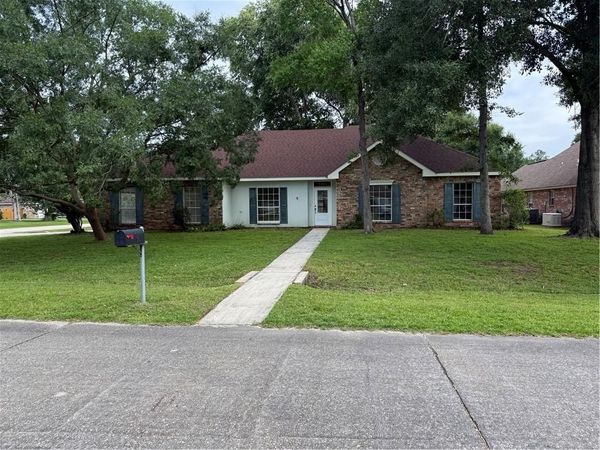 385 SIOUX Drive , Abita Springs, LA 70420