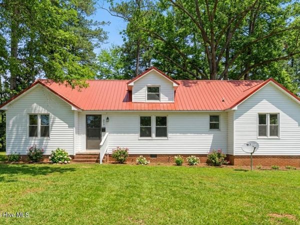 210 N Monroe Avenue, Sanford, NC 27330