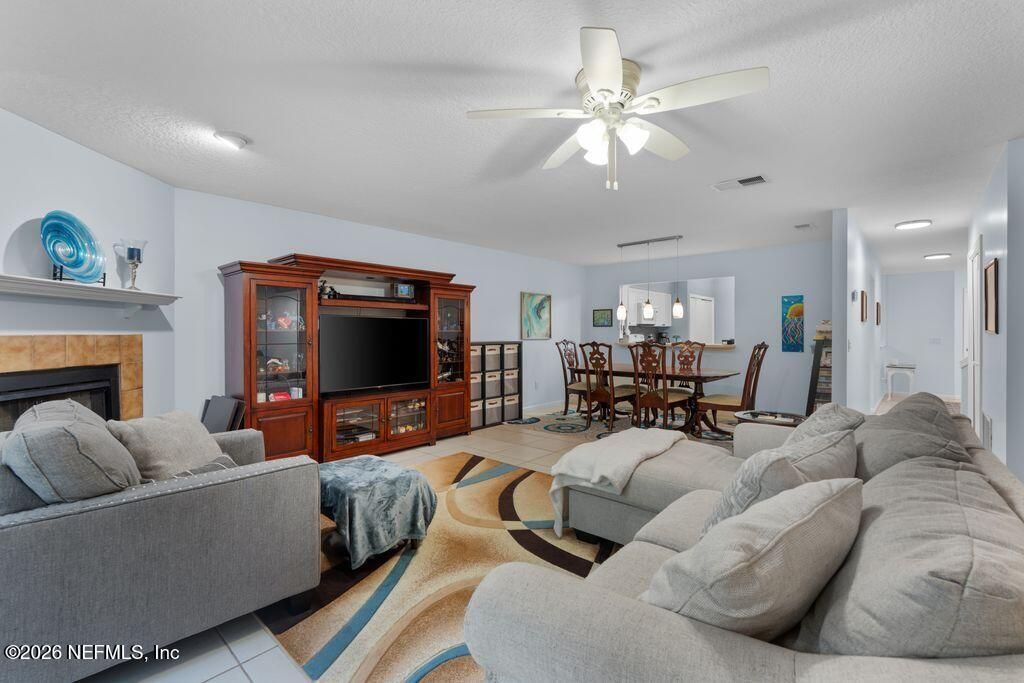 3915 Meadowview Drive N, Jacksonville, FL 32225 Photo