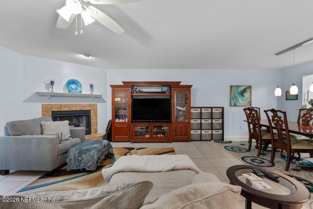 3915 Meadowview Drive N, Jacksonville, FL 32225 Photo