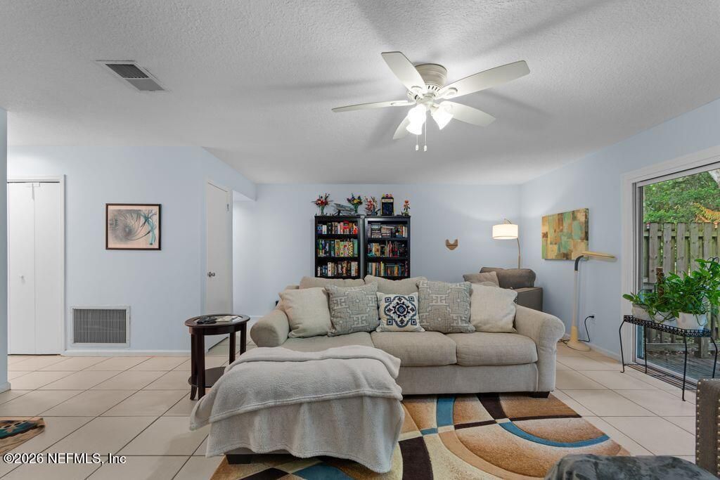 3915 Meadowview Drive N, Jacksonville, FL 32225 Photo