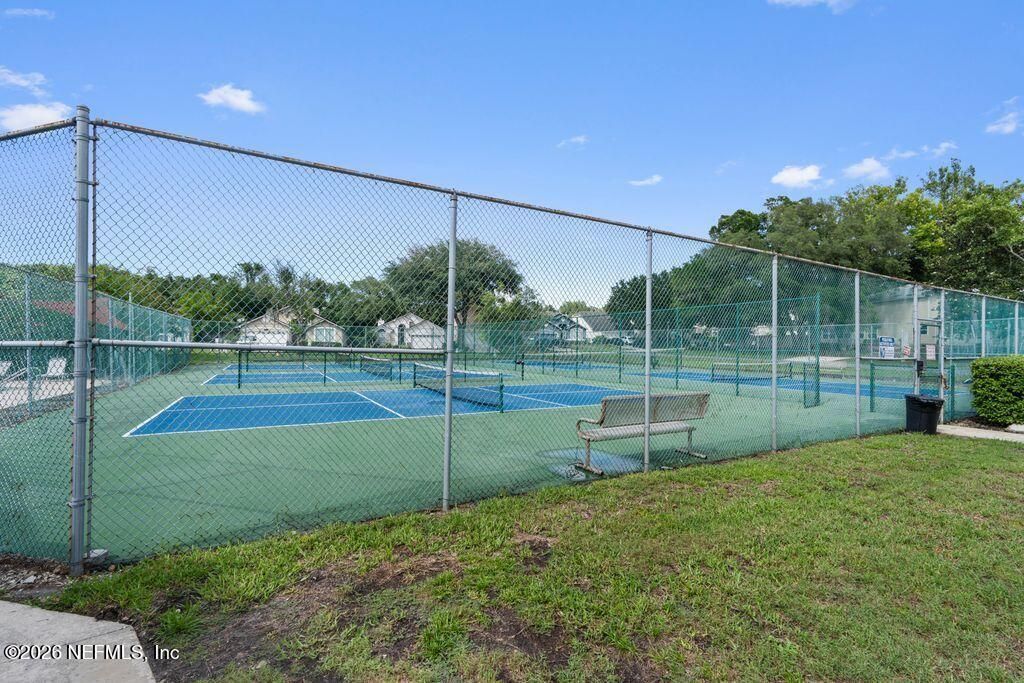 3915 Meadowview Drive N, Jacksonville, FL 32225 Photo