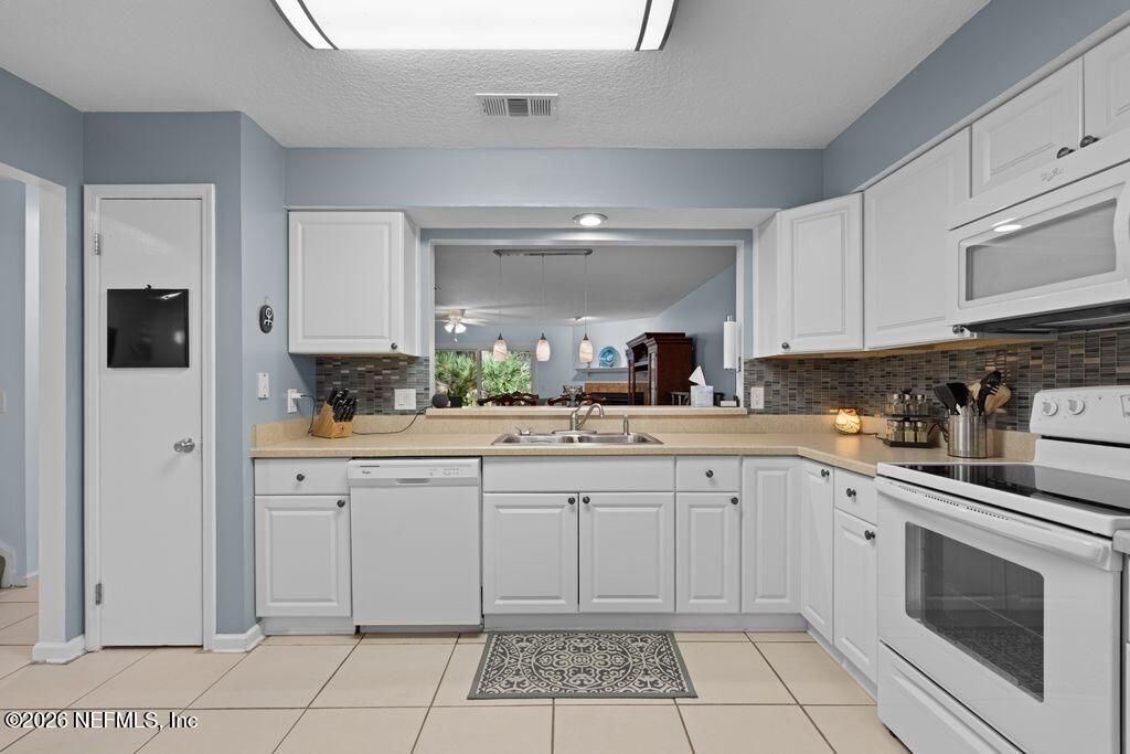 3915 Meadowview Drive N, Jacksonville, FL 32225 Photo