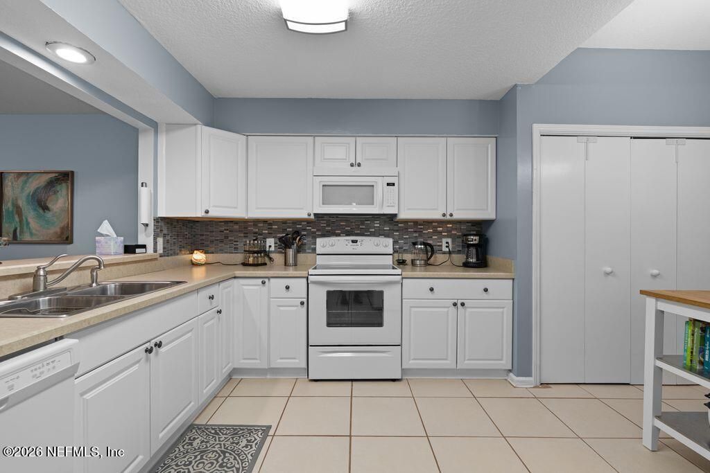 3915 Meadowview Drive N, Jacksonville, FL 32225 Photo