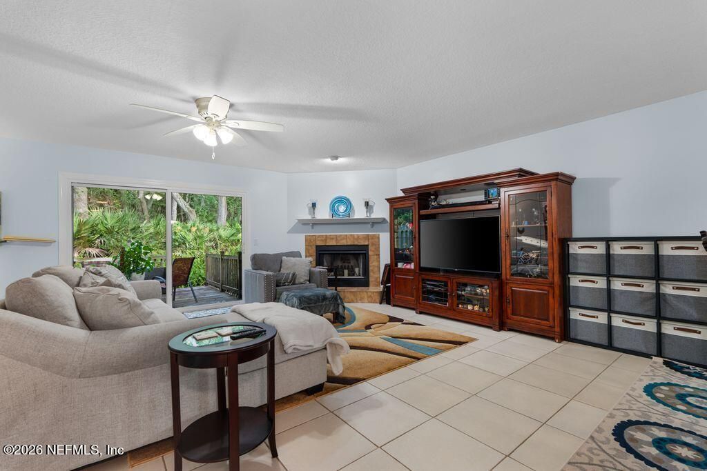 3915 Meadowview Drive N, Jacksonville, FL 32225 Photo