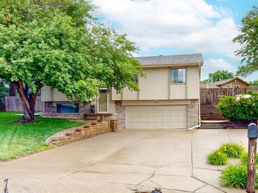 7901 LAUREL Court, La Vista, NE 68128