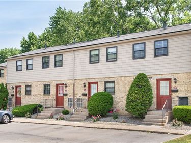 245 Chartwell Court , Rochester, NY 14618
