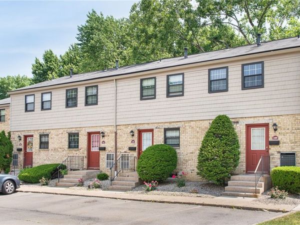 245 Chartwell Court , Rochester, NY 14618