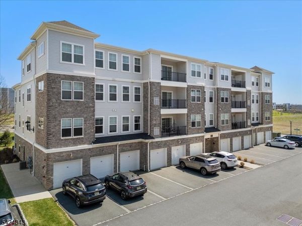 11 Veterans Way, Morris Plains, NJ 07950