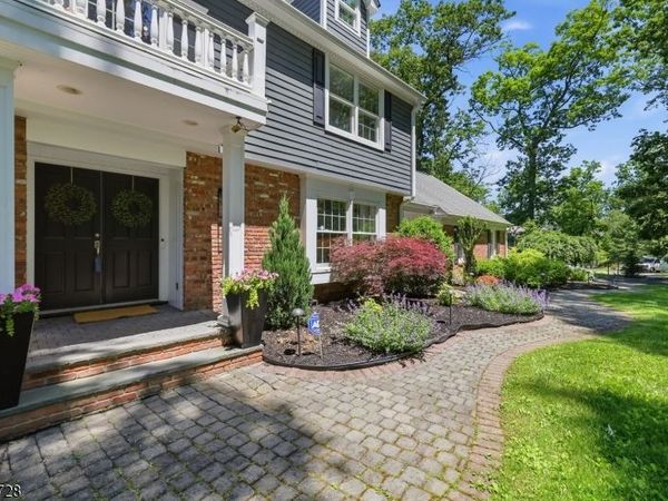 70 High Oaks Dr, Watchung, NJ 07069