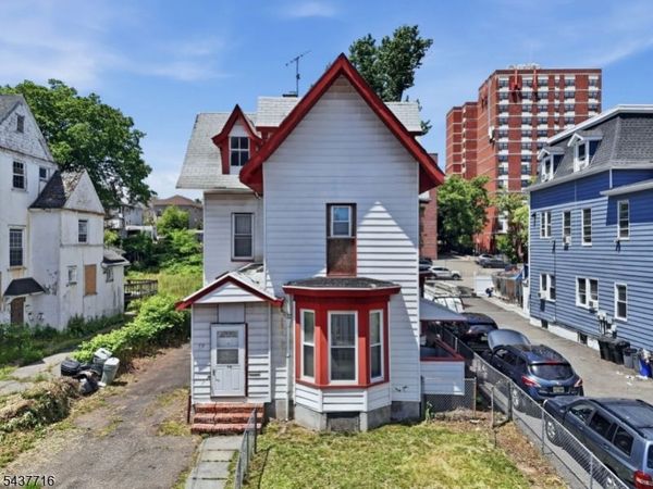 79 Cleveland St, Orange, NJ 07050