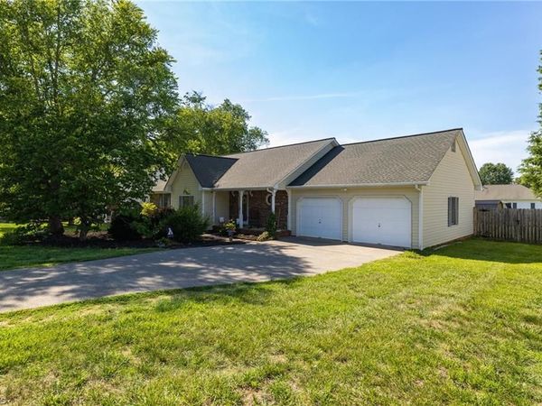 7494 Friendship Ledford Road , Winston-Salem, NC 27107