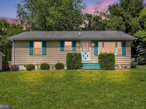 10 CHERRY COURT , NEW OXFORD, PA 17350