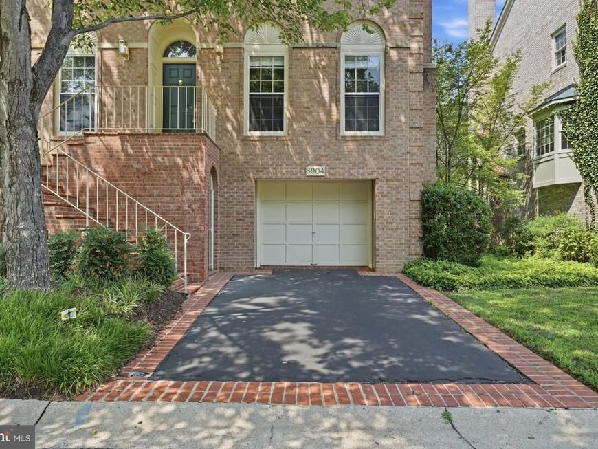 8904 Barrowgate Court, Potomac, MD 20854 Main Photo