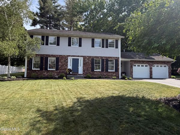 3061 New Williamsburg Drive, Schenectady, NY 12303
