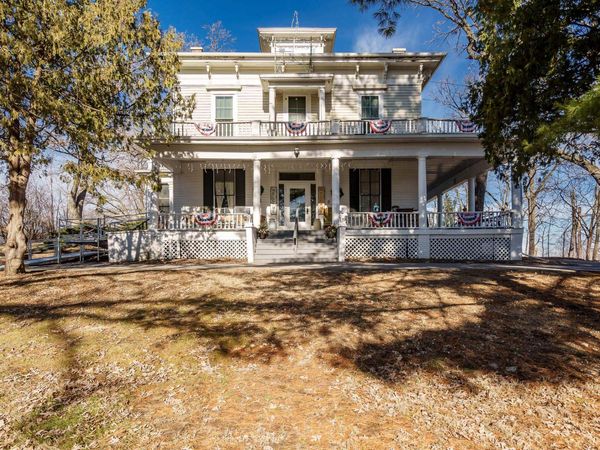 2200 W Memorial Drive, Janesville, WI 53548