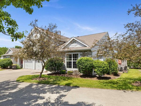 5715 Thornbriar Lane, Fort Wayne, IN 46835