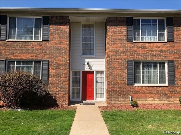 25319 Shiawassee Circle , Southfield, MI 48033