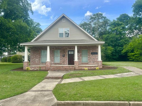 208 3rd St, Tuscumbia, AL 35674