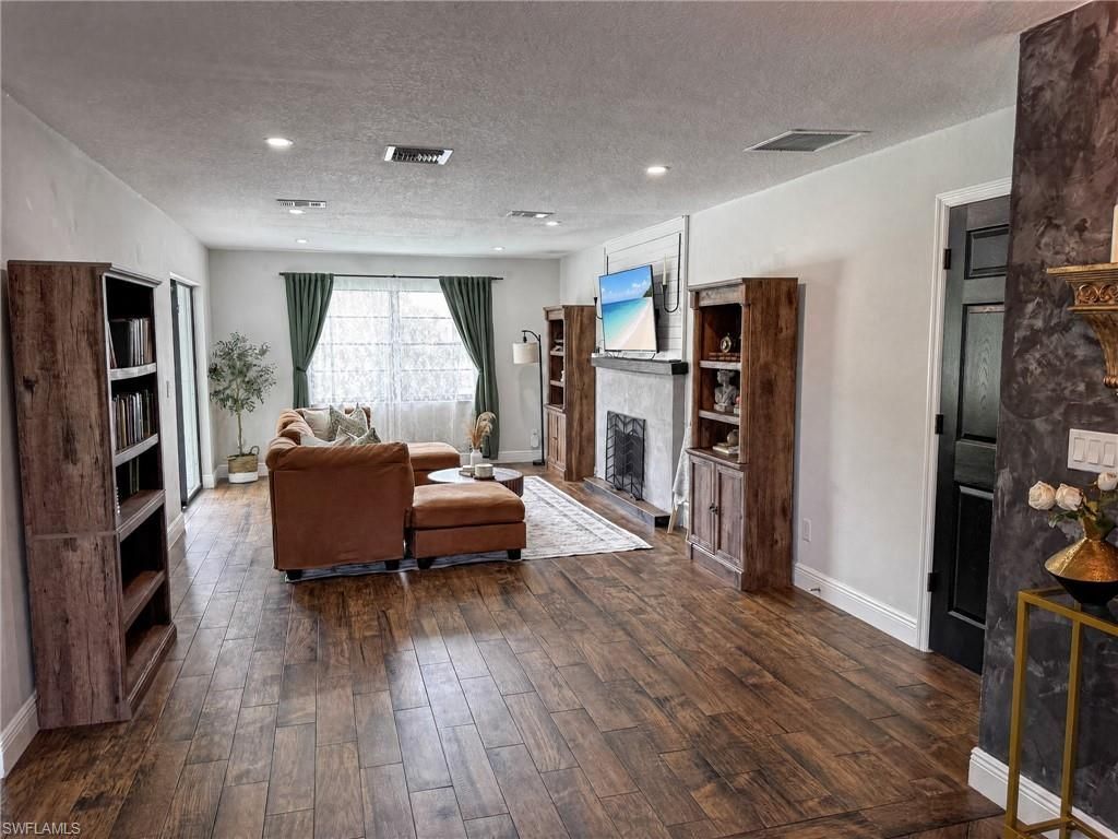 1019 Wyomi Dr, Fort Myers, FL 33919 Photo