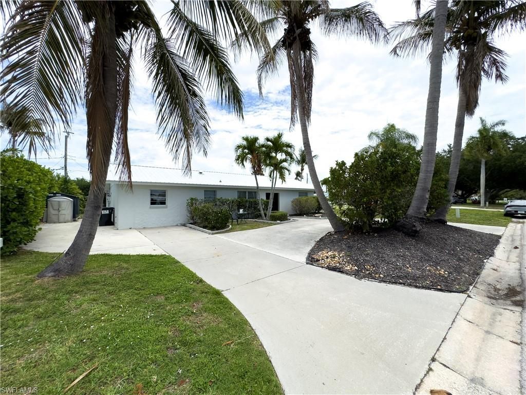 1019 Wyomi Dr, Fort Myers, FL 33919 Photo