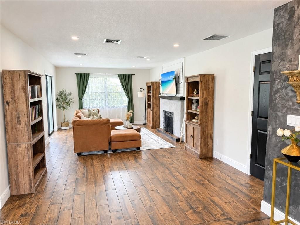 1019 Wyomi Dr, Fort Myers, FL 33919 Photo