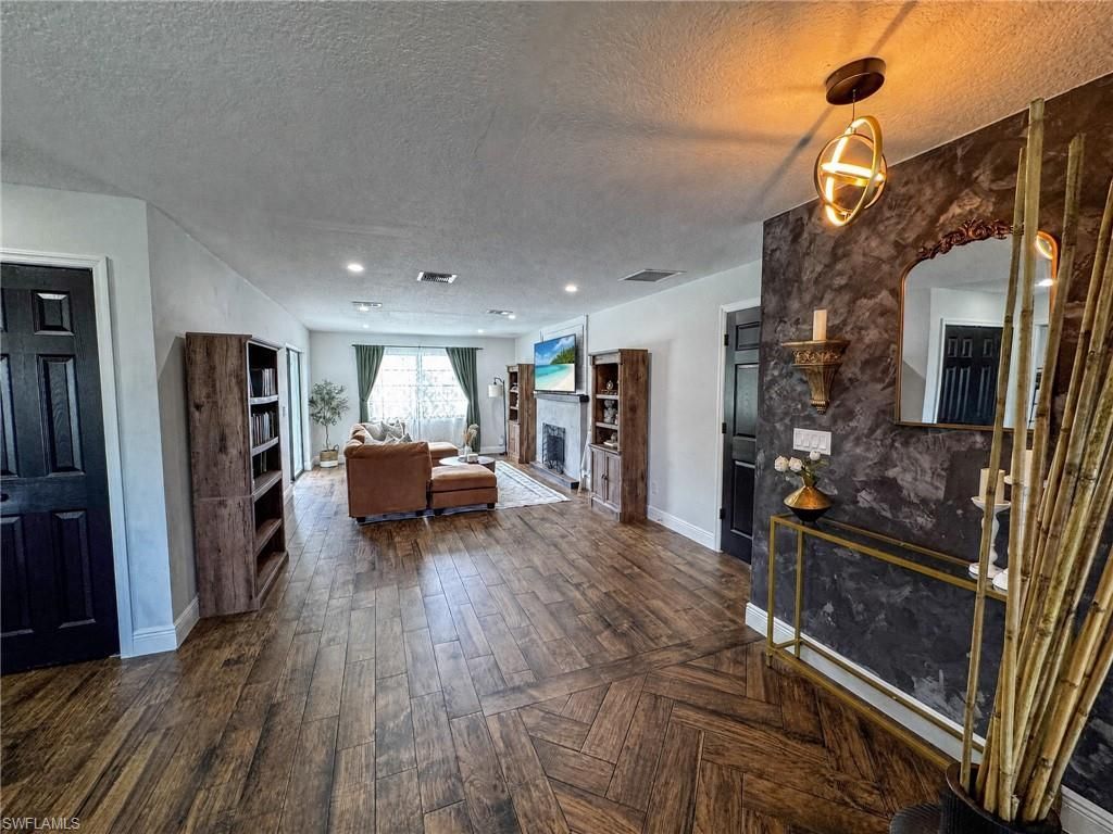 1019 Wyomi Dr, Fort Myers, FL 33919 Photo
