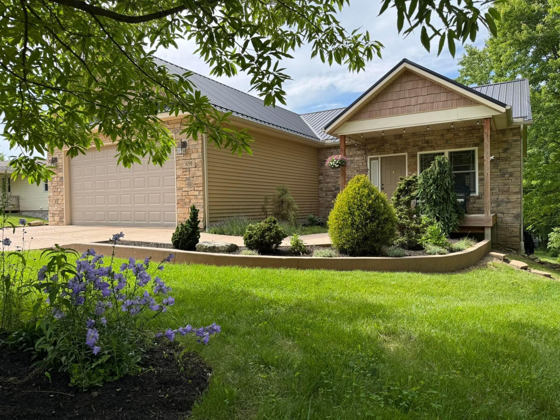 691 Greenbriar Circle , Howard, OH 43028 Main Photo