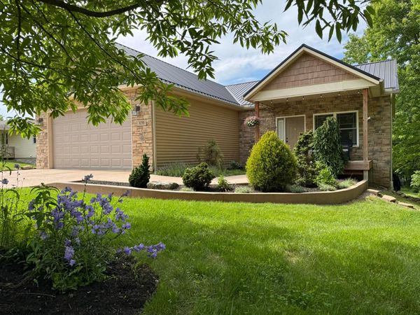 691 Greenbriar Circle , Howard, OH 43028