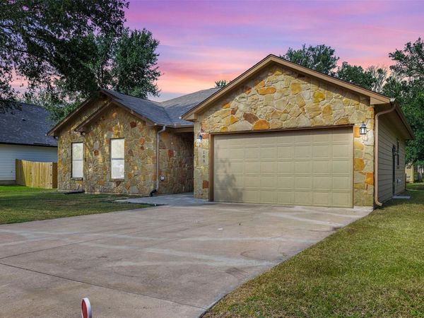 108 Pohakuloa DR, Bastrop, TX 78602