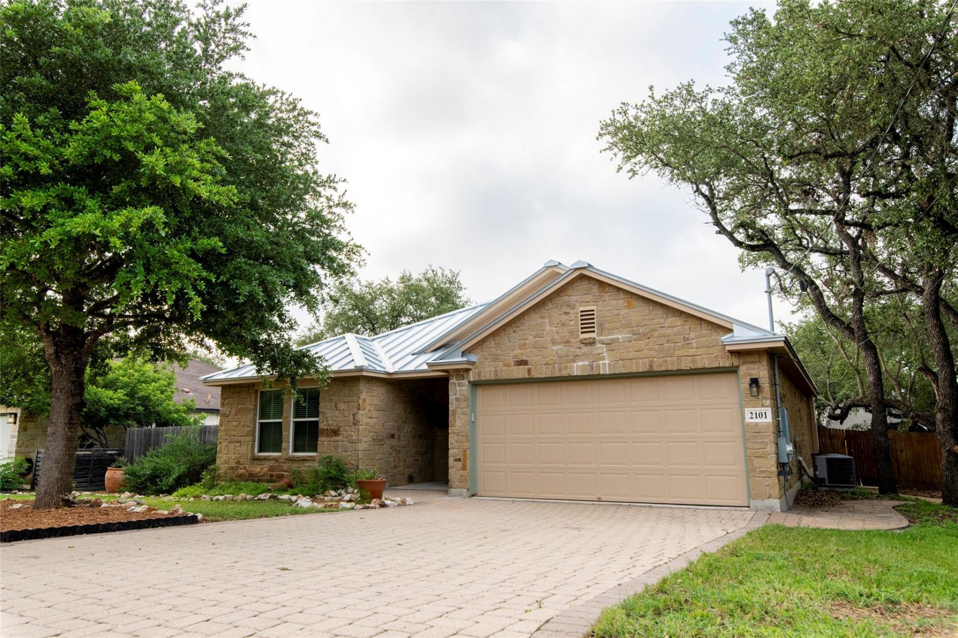 2101 Stonehaven, San Marcos, TX 78666 Main Photo