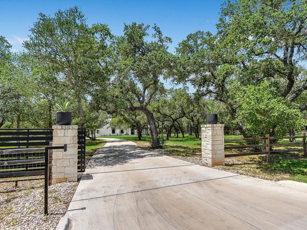 400 Creekside DR, Buda, TX 78610