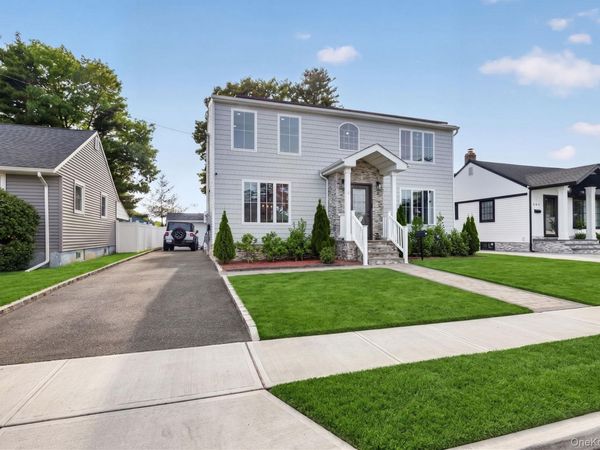 99 Kuhl Avenue, Hicksville, NY 11801